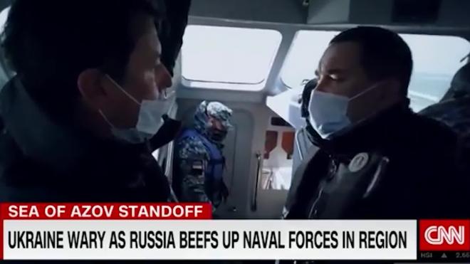 Корабль ВМФ РФ заставил отступить украинский катер с американским журналистом