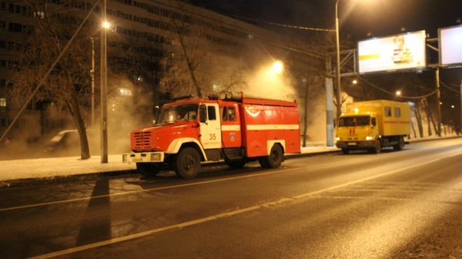 Прорыв трубы горячего водоснабжения на проспекте Маршала Жукова обещают ликвидировать до 10 часов вечера