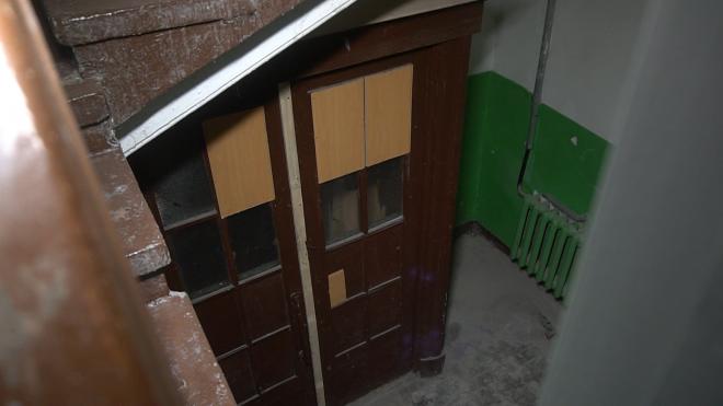 Жители дома на улице Чапыгина восстановят историческую деревянную дверь
