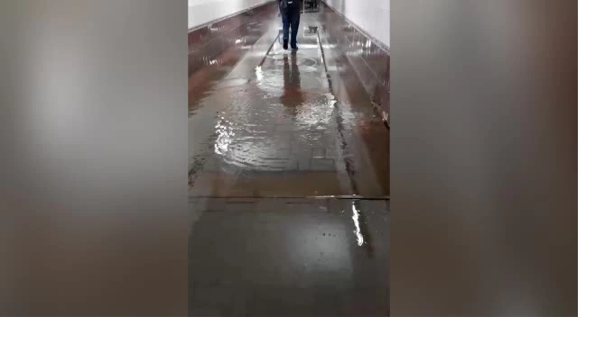 В Павловске затопило пешеходный тоннель под железной дорогой