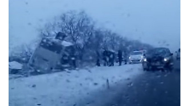 Появилось видео с места трагедии в ХМАО, где автобус с 29 детьми перерубило пополам