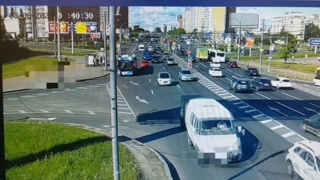 Появилось видео столкновения машин на Софийской