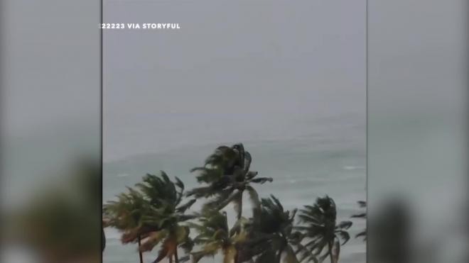 Ураган "Исаиас" ослаб до тропического шторма