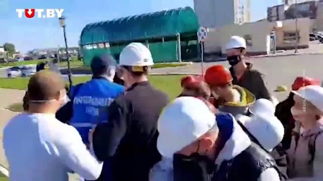 Возле "Беларуськалия" задержали более 20 протестующих
