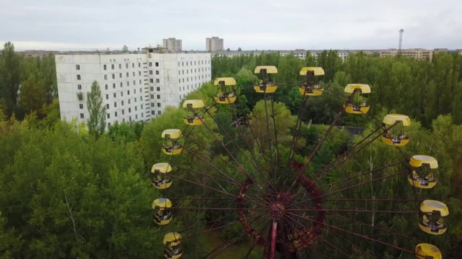 Видео: польские туристы вручную запустили колесо обозрения в Припяти