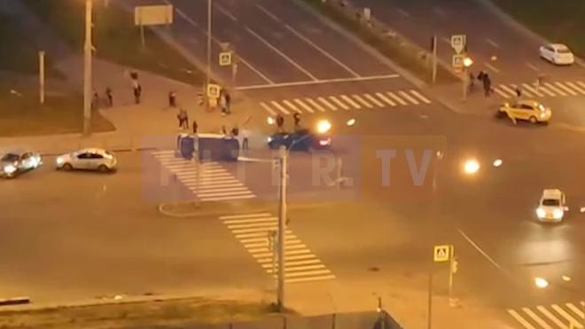 На перекрестке Героев и Ленинского из-за неработающего светофора произошло ДТП "с переворотом"