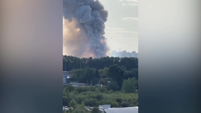 Пожар на складе пиротехники в российском регионе попал на видео