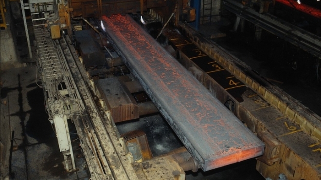  На Кронштадтском заводе на 53-летнего мужчину упал лист металла, он в реанимации