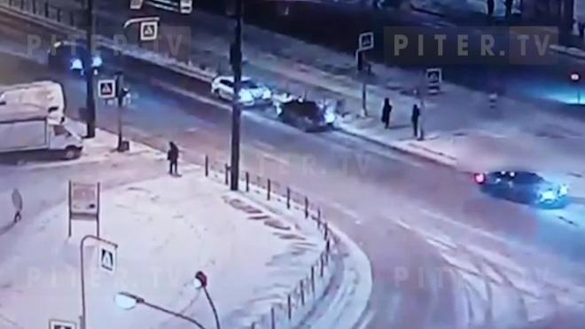 Момент массового ДТП на перекрестке Белы Куна и Бухарестской попал на видео
