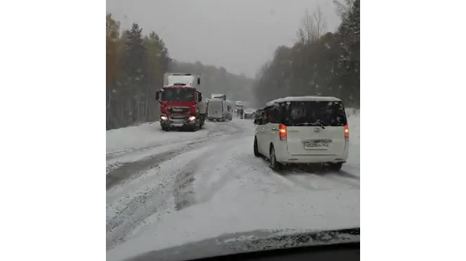Появилось видео снежной дороги в Иркутске