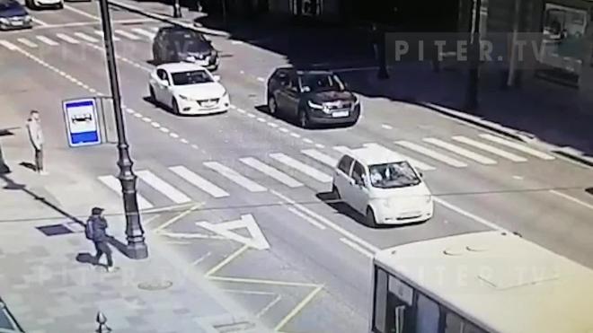 Момент ДТП с наездом на пешехода на Петроградской попал на видео