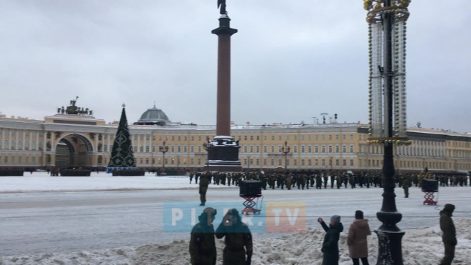 На Дворцовой площади проходит репетиция парада к 75-летию освобождения от блокады