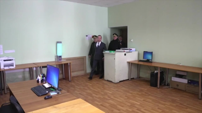 Медведев провел в Петербурге совещание по набору на контрактную службу