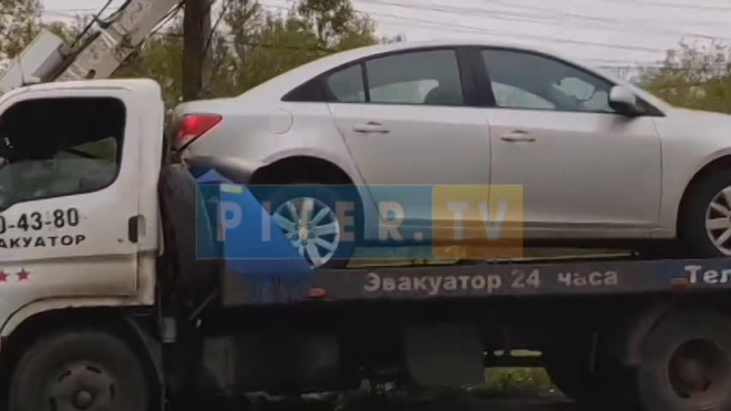 Видео: Эвакуатор с авто врезался в столб 
