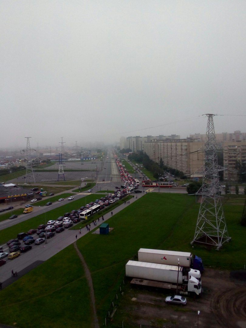 Юго-запад Петербурга стоял в колоссальных пробках с утра во вторник