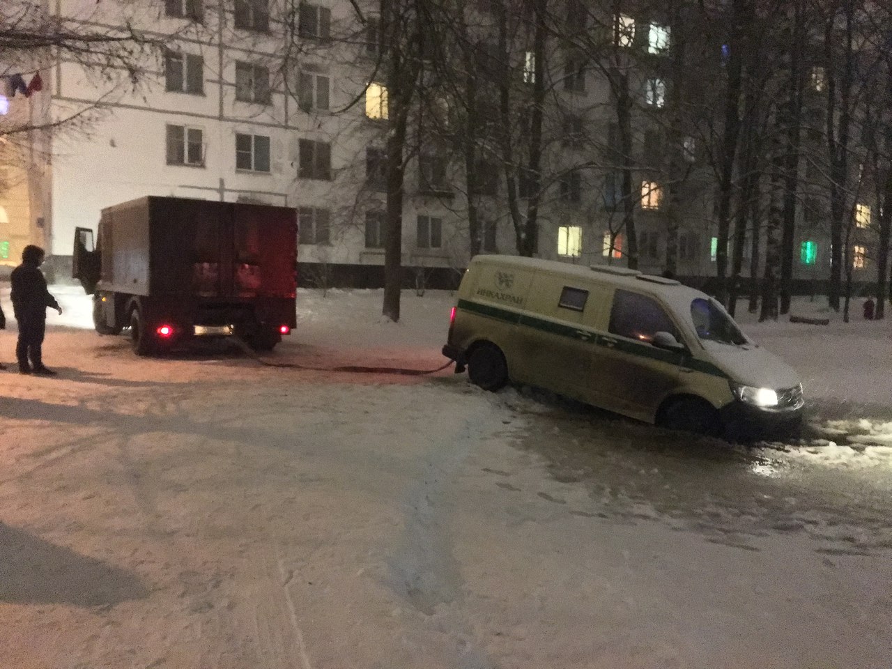 В Петербурге под лед провалились инкассаторы с деньгами