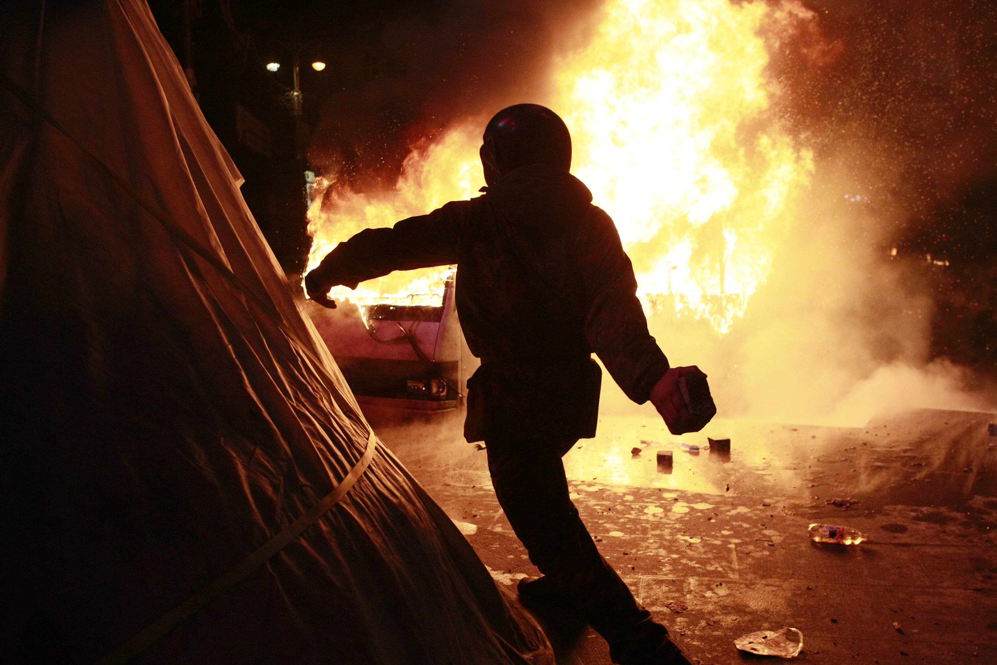 Бойцы оппозиции в Киеве