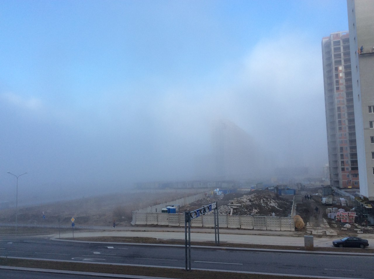 Петербуржцев напугал туман на юго-западе города