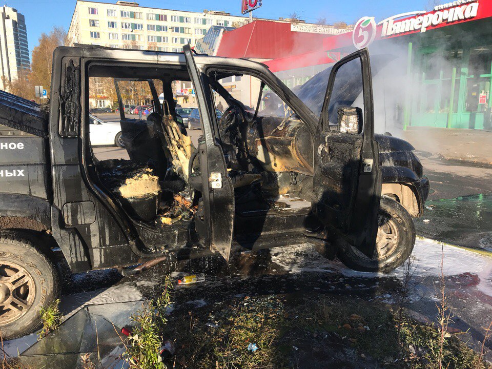 Видео: На Байконурской полностью сгорел автомобиль