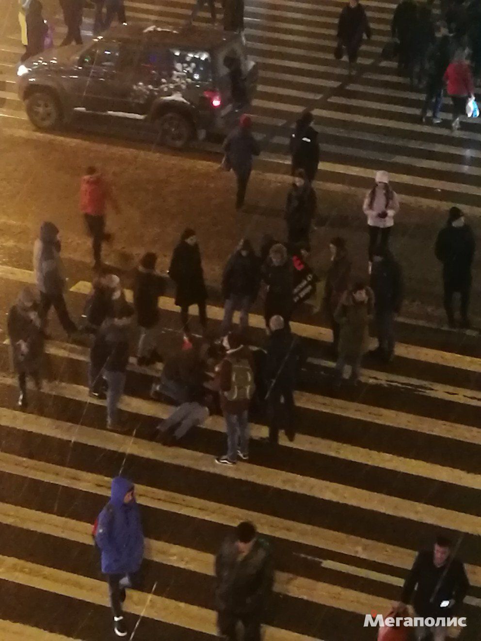 На переходе у Московского вокзала Range Rover  сбил пешехода
