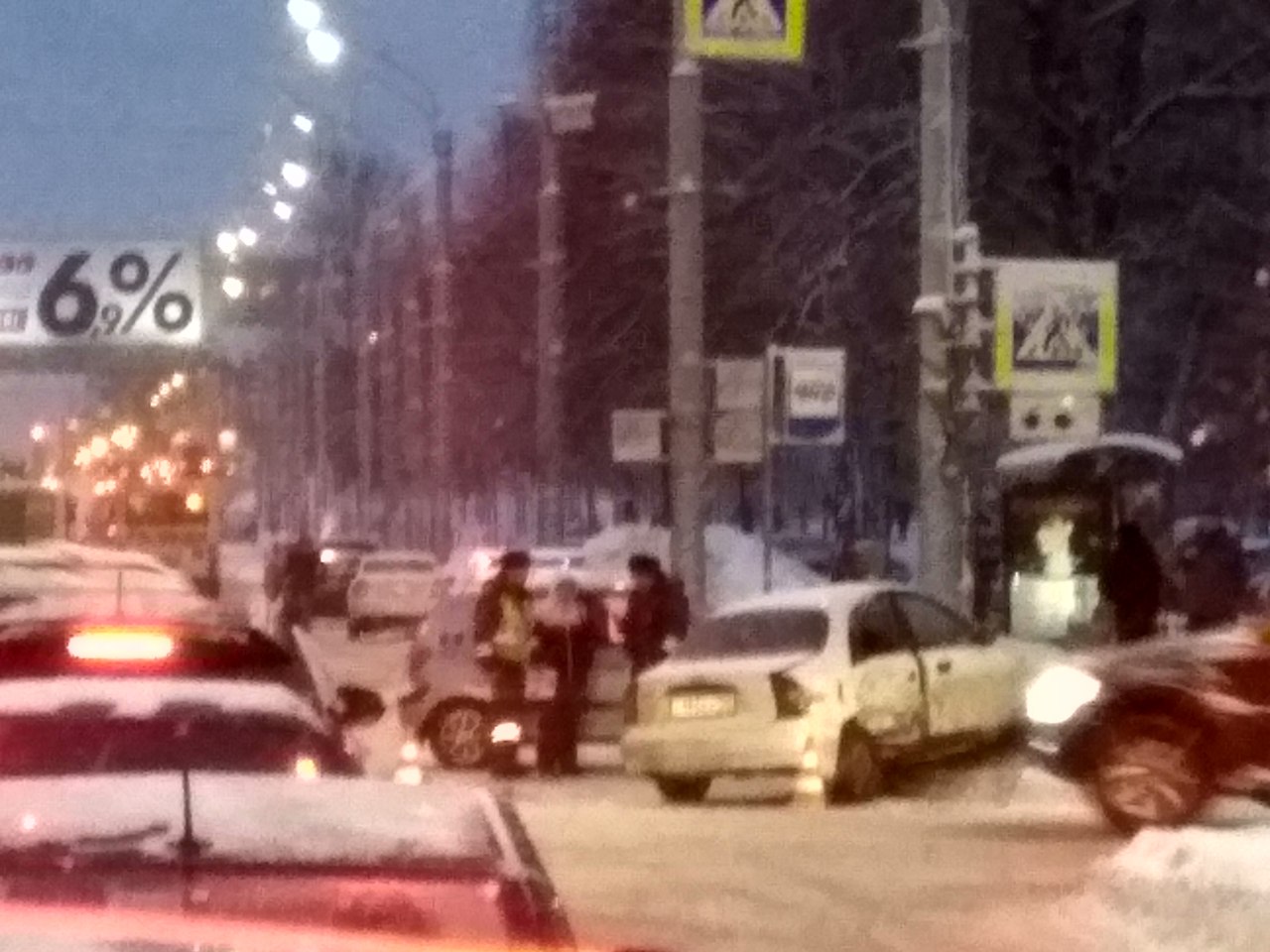 Chevrolet протаранил Hyundai на Светлановском: травмы получила женщина и 5-летняя девочка