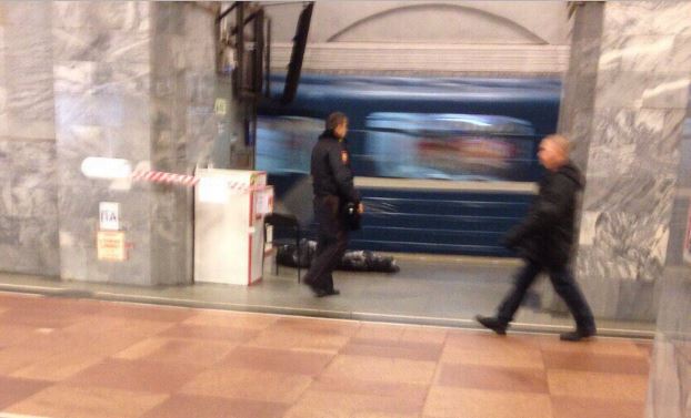 Загадочный труп в пакете пугает пассажиров на станции "Кировский завод"