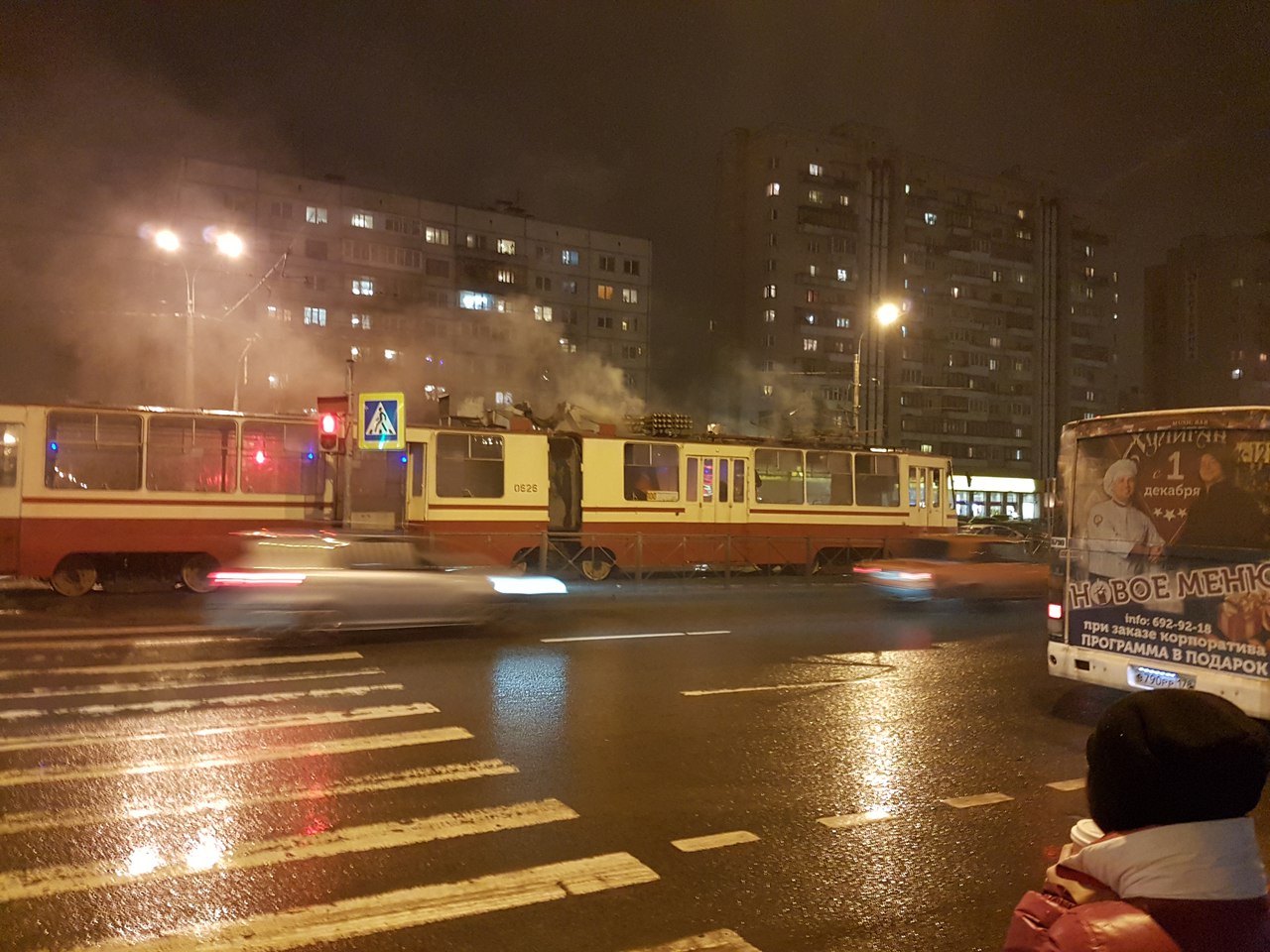 На проспекте Посвещения загорелся трамвай