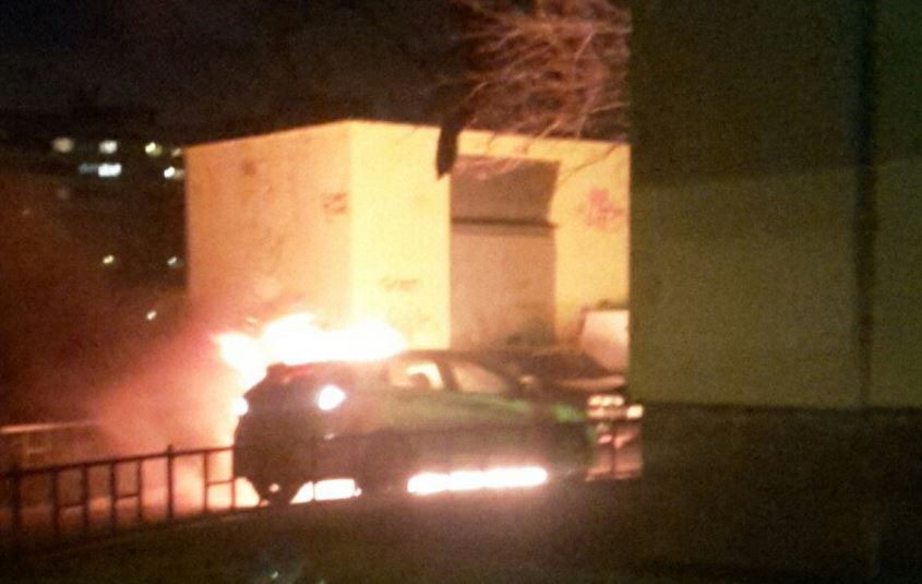 На Поэтическом бульваре огонь уничтожил два автомобиля