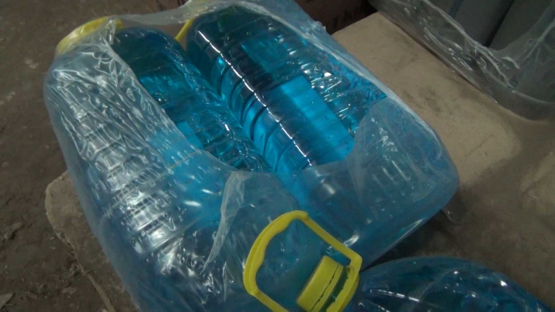 Со склада в Петербурге изъяли 17 тысяч литров опасной "омывайки" с метанолом