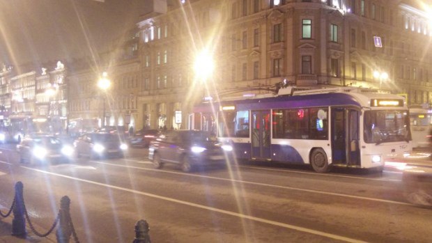 На Невском затор из троллейбусов: произошел обрыв проводов