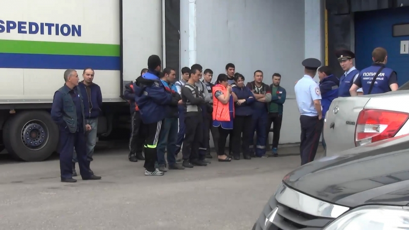Миграционная полиция нашла мигрантов-нелегалов в промзоне на Волхонском шоссе