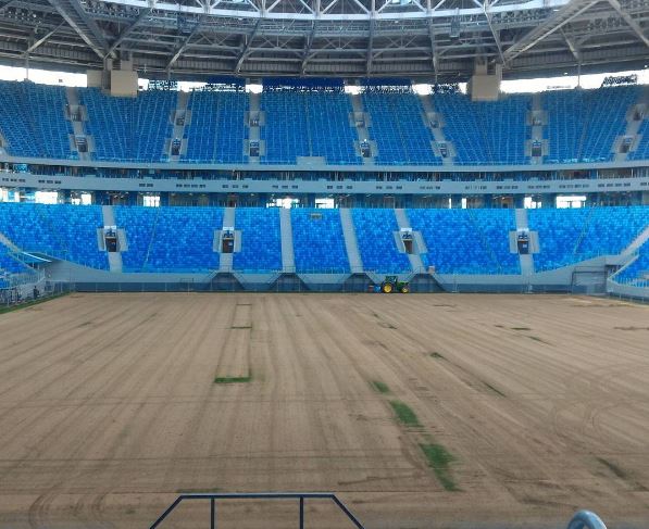 Фото со стадиона на Крестовском: с поля полностью убрали газон