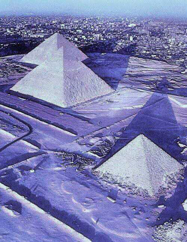 снег в египте, снег в пустыне, пирамиды в снегу, сенсация, феномен