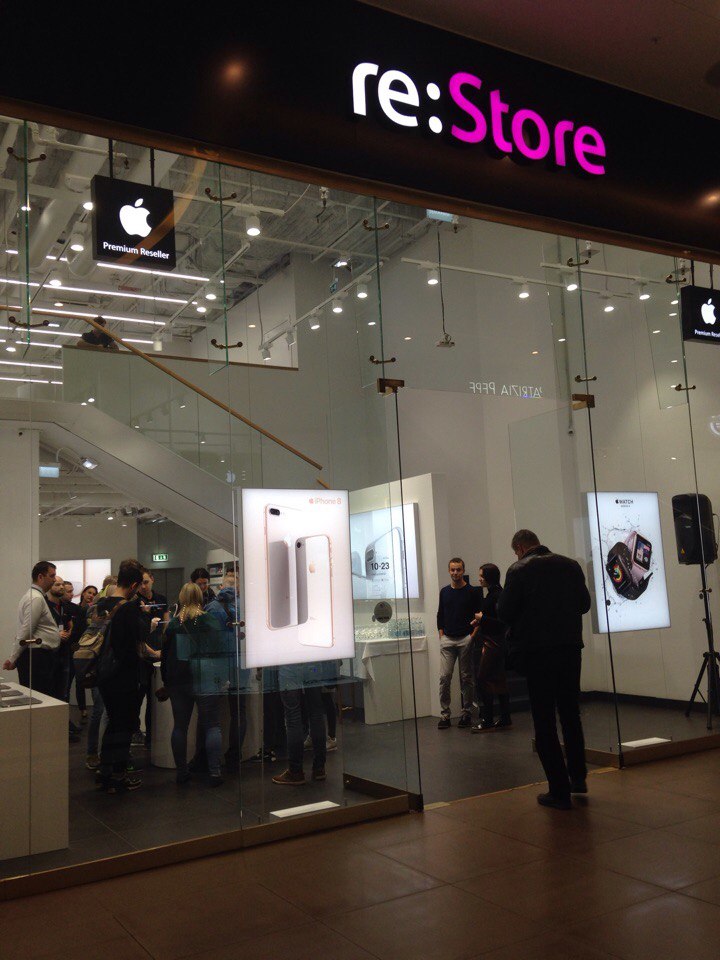 На старте продаж iPhone 8 в Петербурге покупателей было меньше, чем продавцов