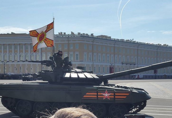 Петербуржцам показали новейшую систему ПВО С-400 на Параде Победы
