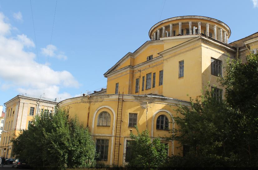 КГИОП добавил в список памятников здание оптического института и сад Молво