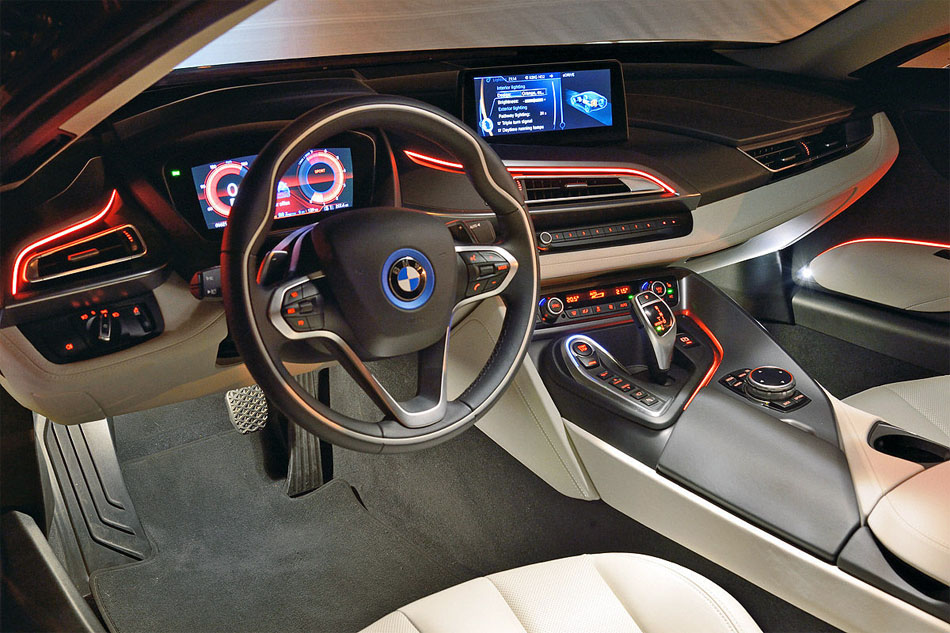 фантастический спорткар BMW i8