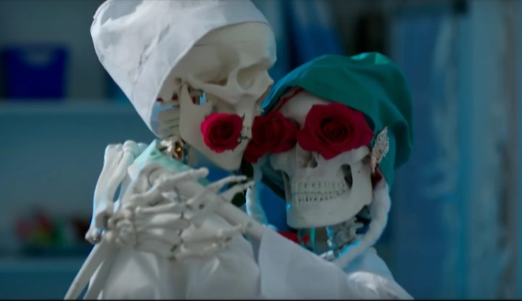 "Мамочки" 2 сезон: 5, 6 серии выходят в эфир, Костя просит прощения у Вики с помощью скелетов