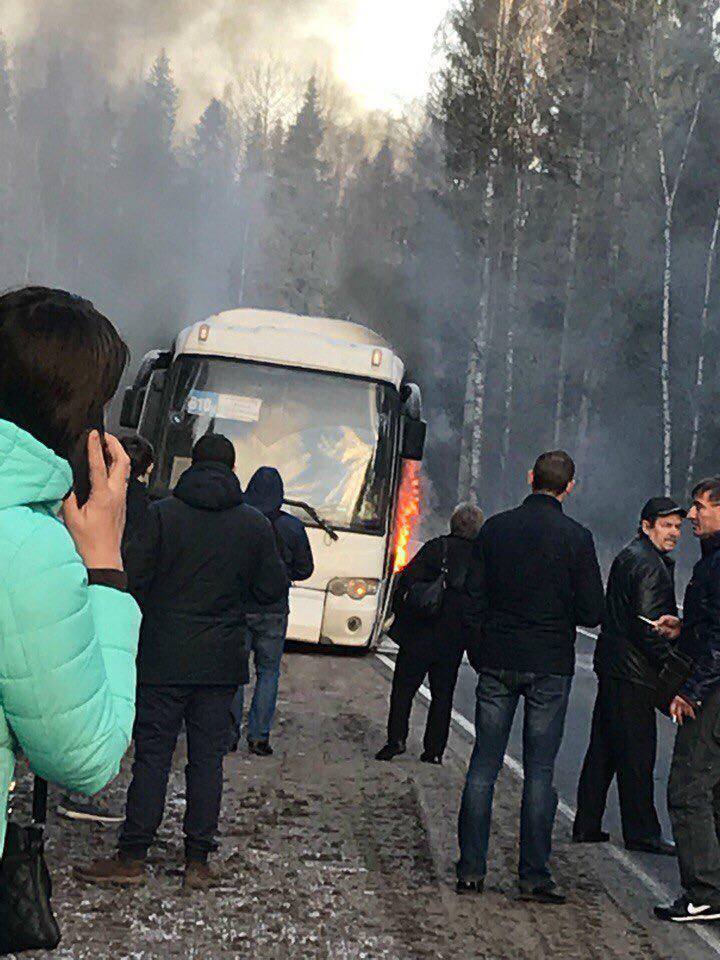 На трассе Светогорск — Петербург сгорел автобус