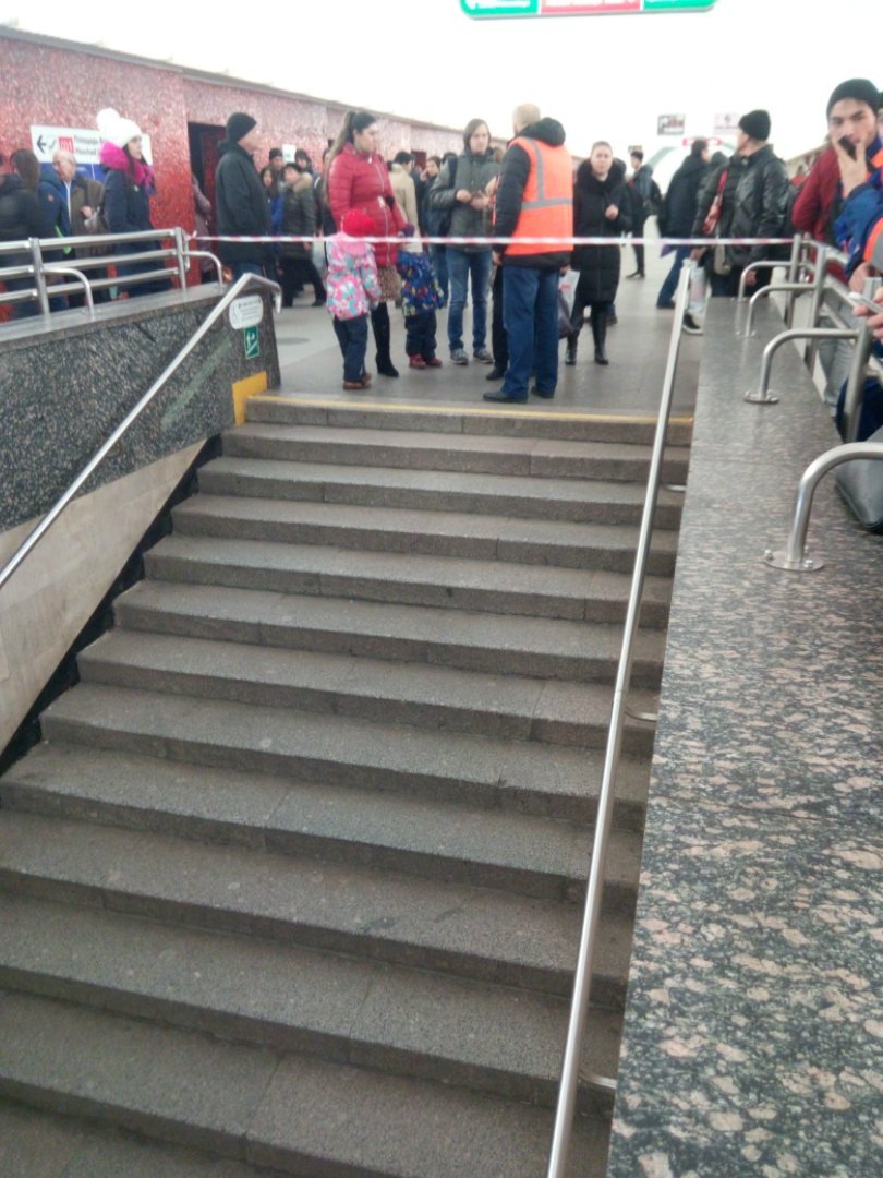 Метро "Площадь Восстания" также закрыли для пассажиров