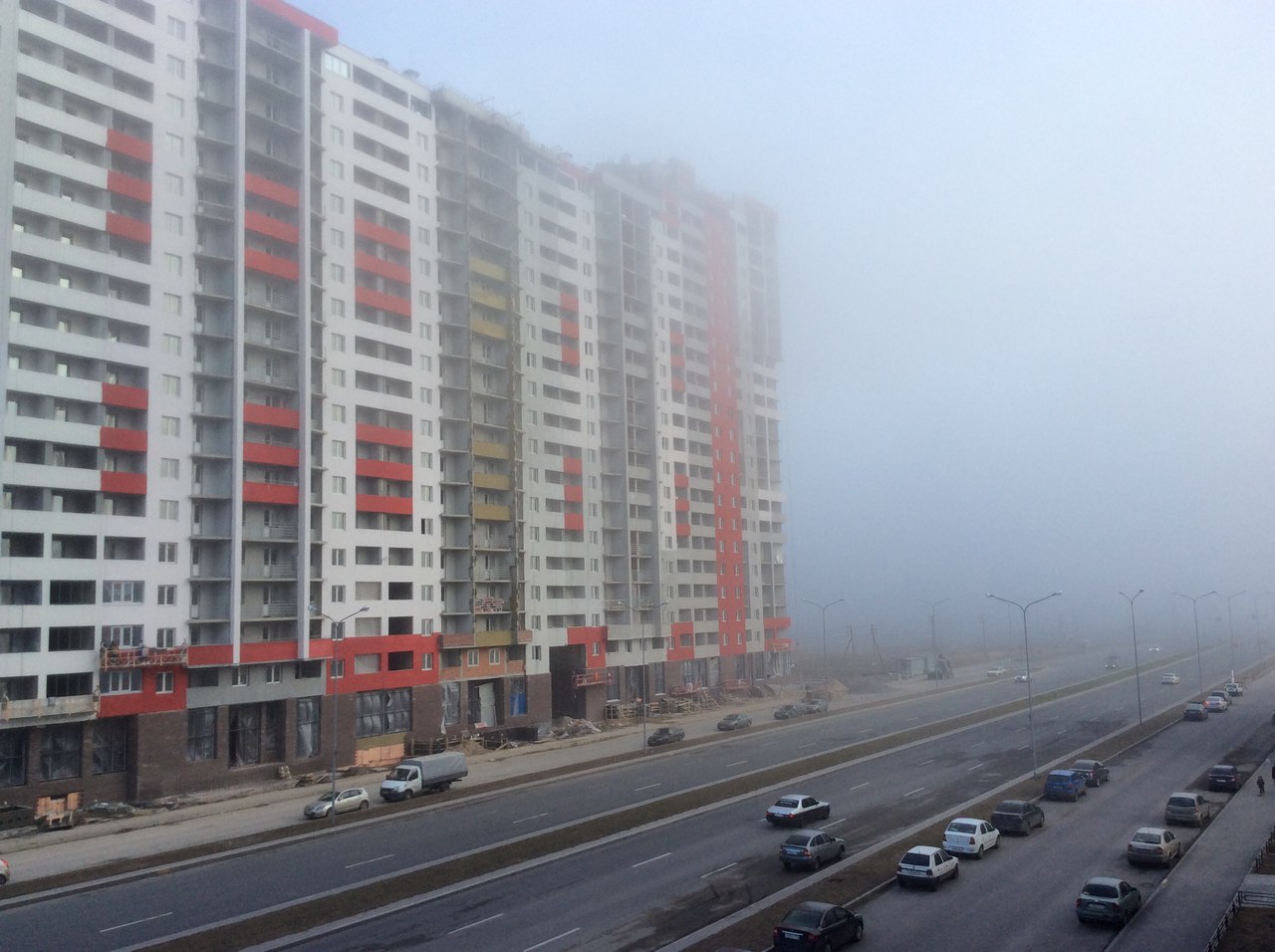 Петербуржцев напугал туман на юго-западе города