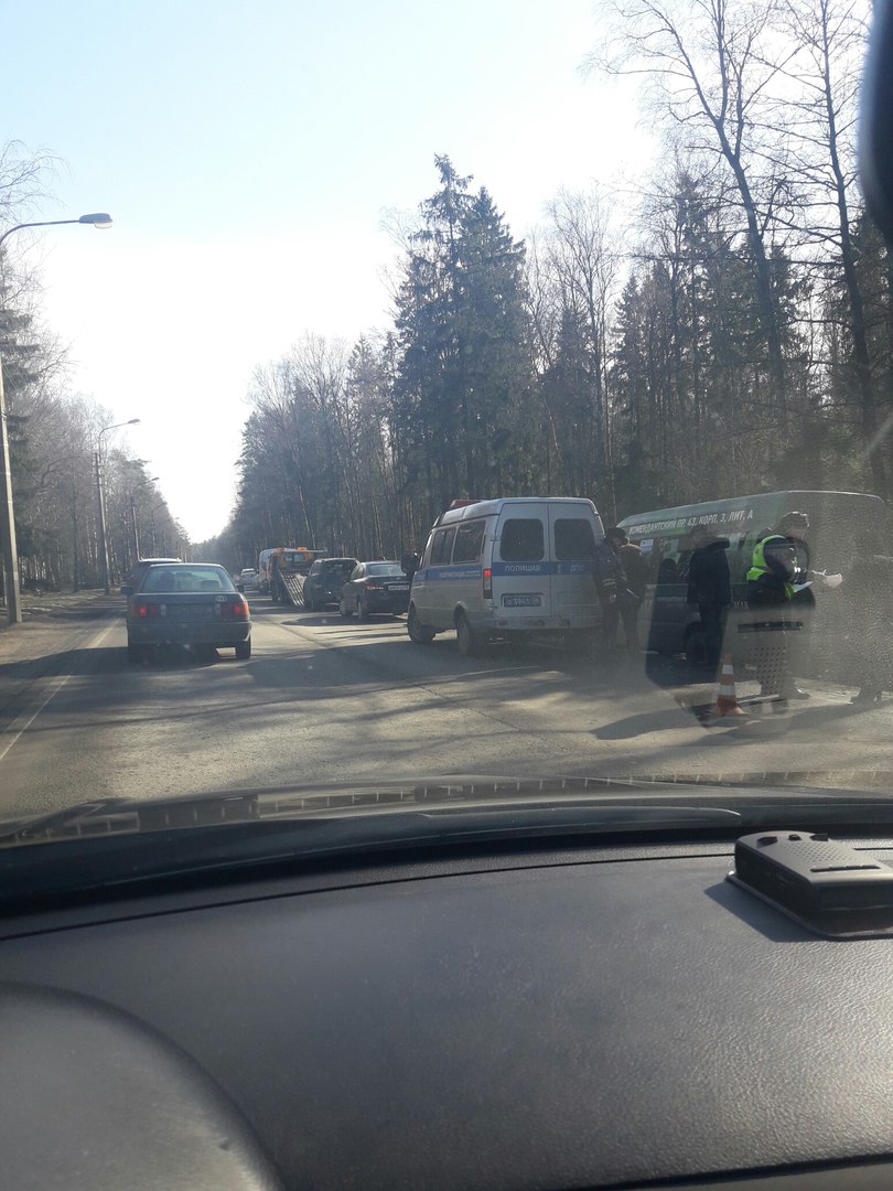 В массовой аварии с маршруткой на Примосрком шоссе пострадали три женщины