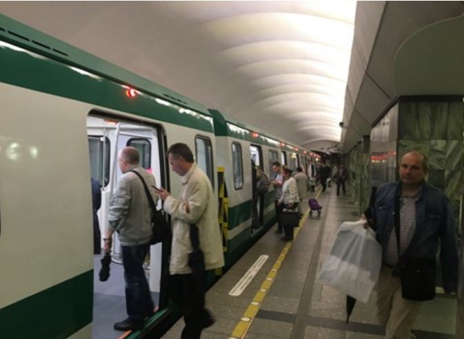 Новые зеленые составы появились на 3-й линии метро Петербурга: фото и видео