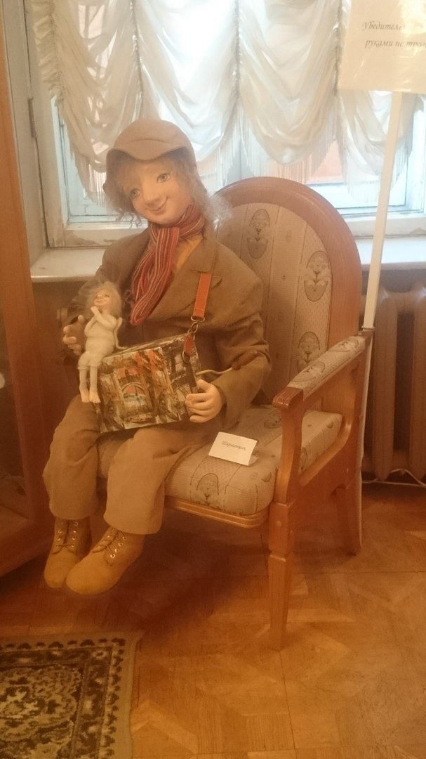 Открылась выставка кукол художницы, погибшей в теракте в метро Петербурга