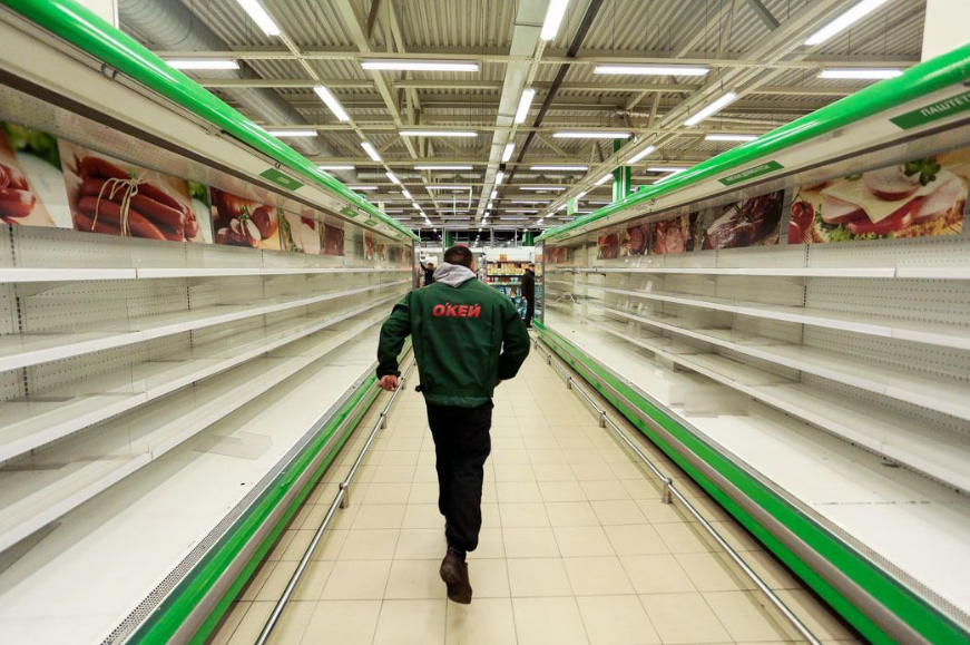 Петербуржцы оставили в супермаркетах "О'кей" пустые полки