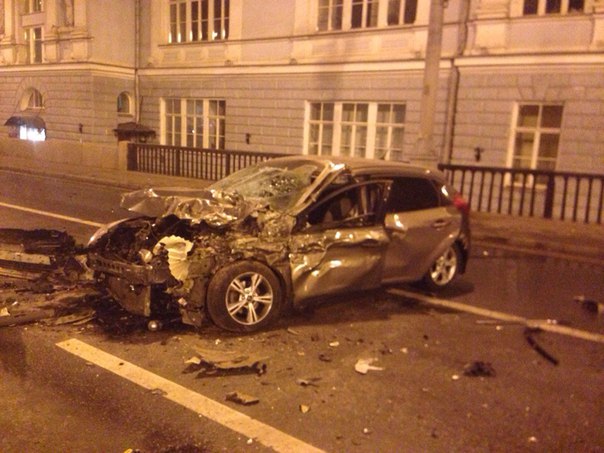 В Москве подросток угнал Ferrari и сжег ее, протаранив две машины на Крымском мосту