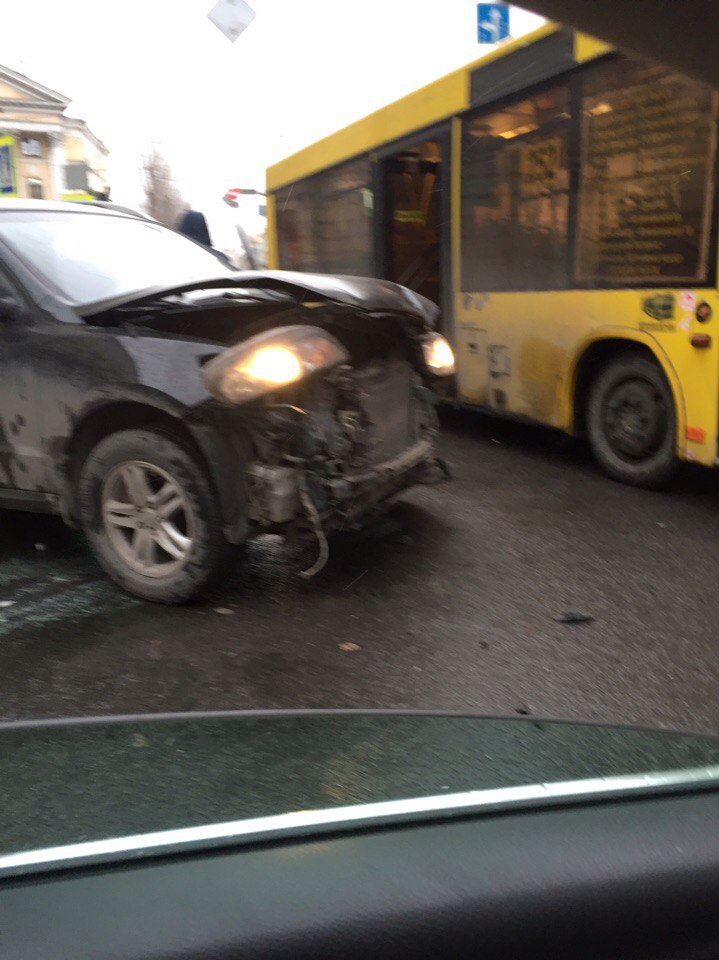 В Петербурге произошло ДТП с участием автобуса