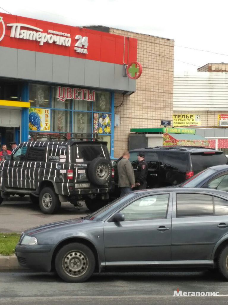 На Купчинской у машины оставили гранату без чеки: улицу перекрыли
