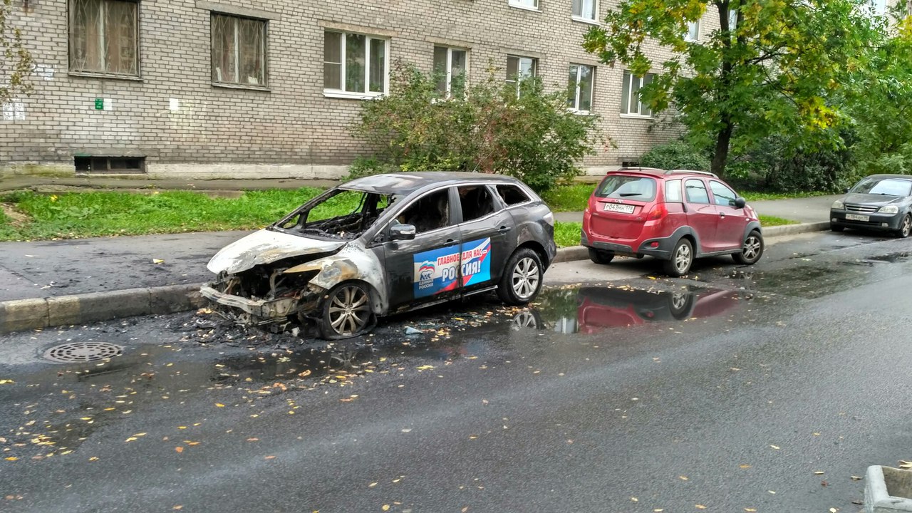 Ночью при загадочный обстоятельствах сгорела машина сторонника «Единой России»