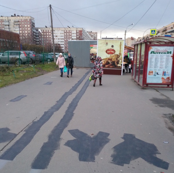 В Петербурге укоротили велодорожку ради ларьков с шавермой 